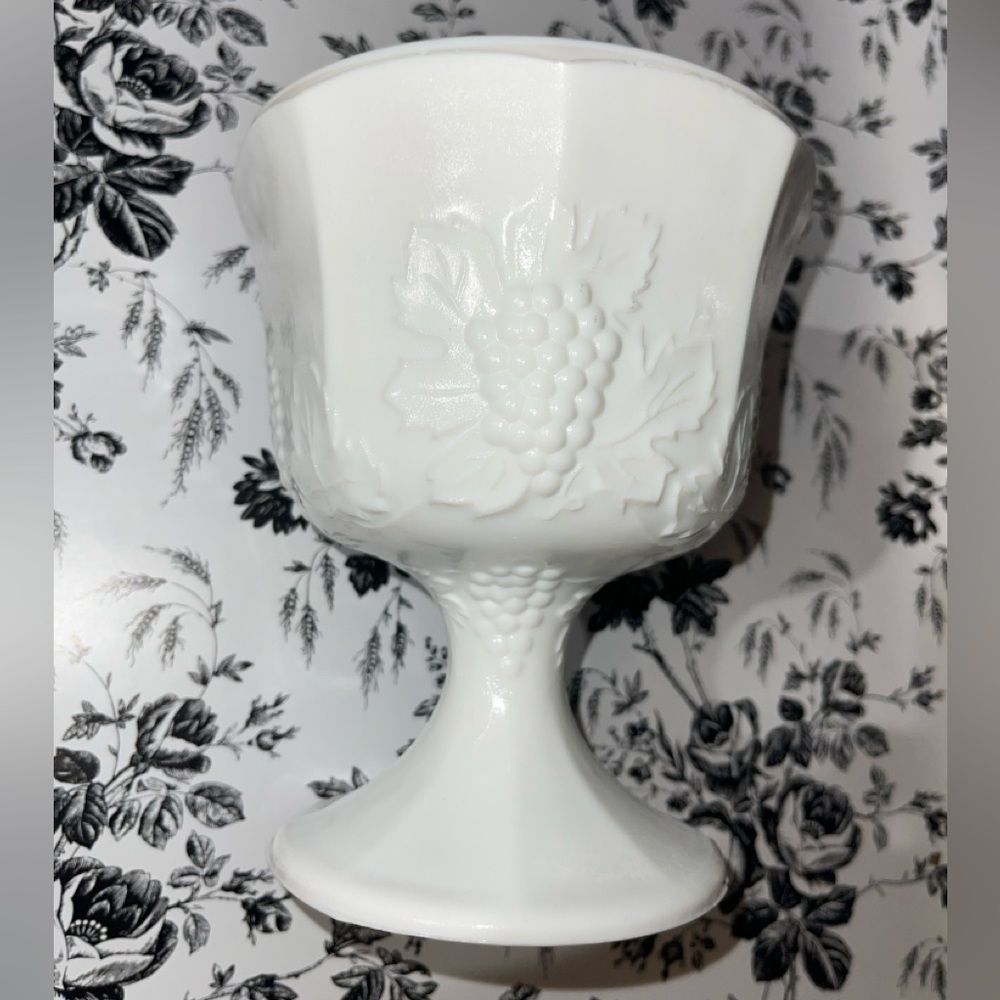 Vtg 50’s Colony Harvest Grapes Indiana Milk Glass Compote Planter Candy Bowl